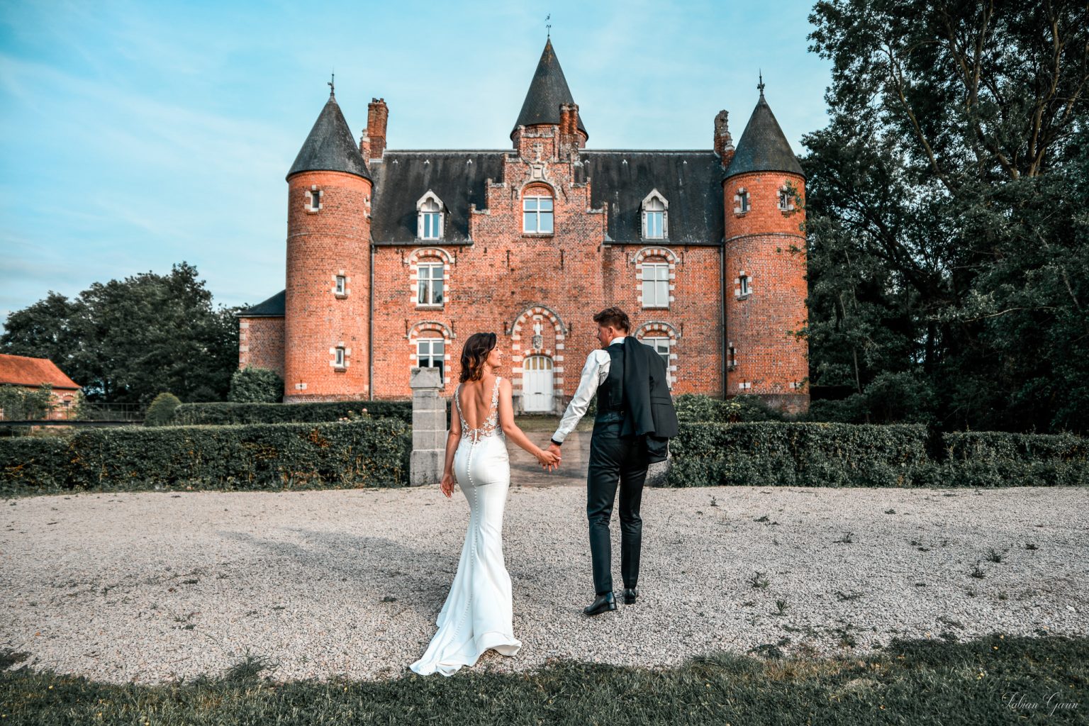 Photographe de mariage à Renescure – Amandine et Maxime devant le château de Zuthove, le 31 mai 2025.