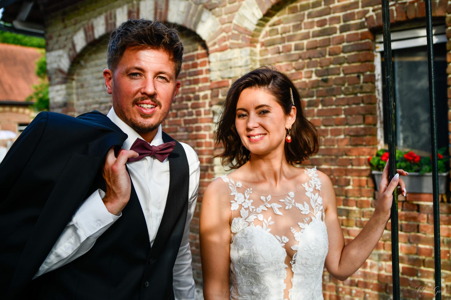 Photographe de mariage à Renescure – Amandine et Maxime devant le château de Zuthove, le 31 mai 2025.