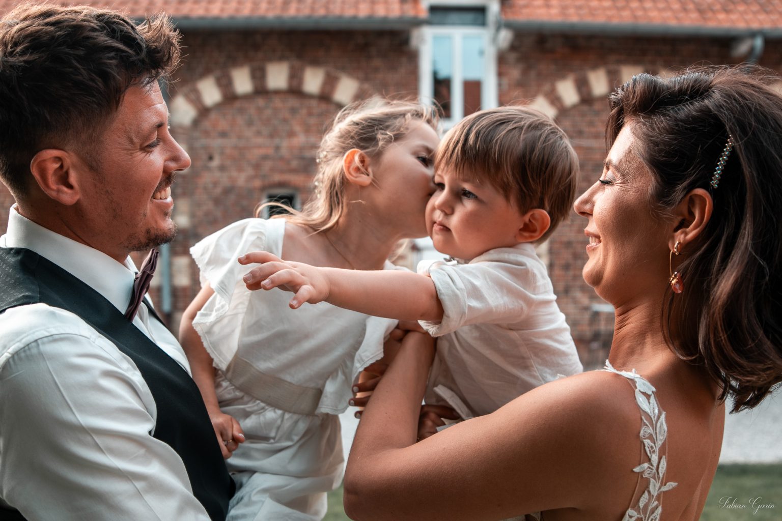 Photographe de mariage à Renescure – Première danse d’Amandine et Maxime au château de Zuthove, le 31 mai 2025.